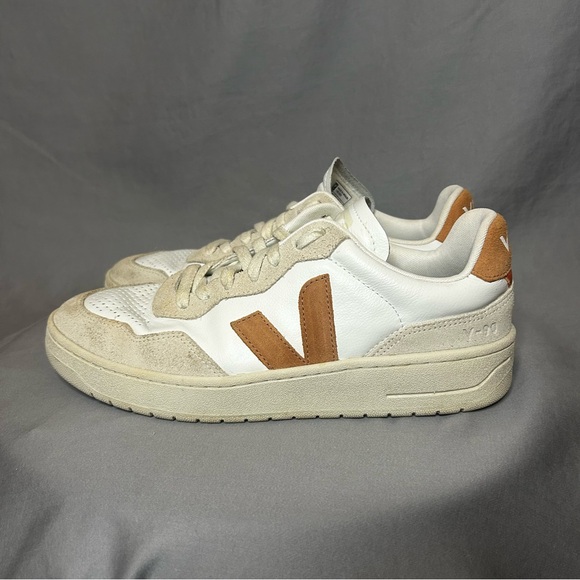 Veja V-90 Extra White and Umber Sneakers - Picture 4 of 10
